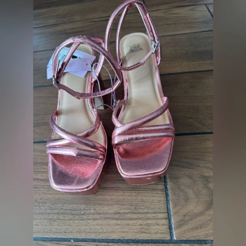 WILD FABLE Astro Metallic Pink Strappy Platform Sandals size 6.5